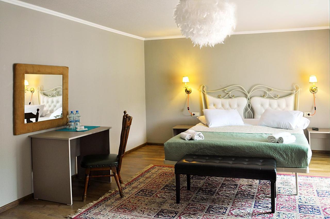 Art Hotel Claude Monet Tiflis Dış mekan fotoğraf